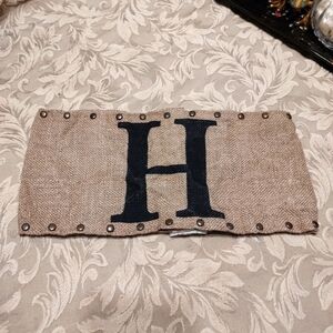 🍂🤎🍂 Wonderful Vtg Cottagecore Burlap & Brass Tack "H" Decorative Pillow Wrap
